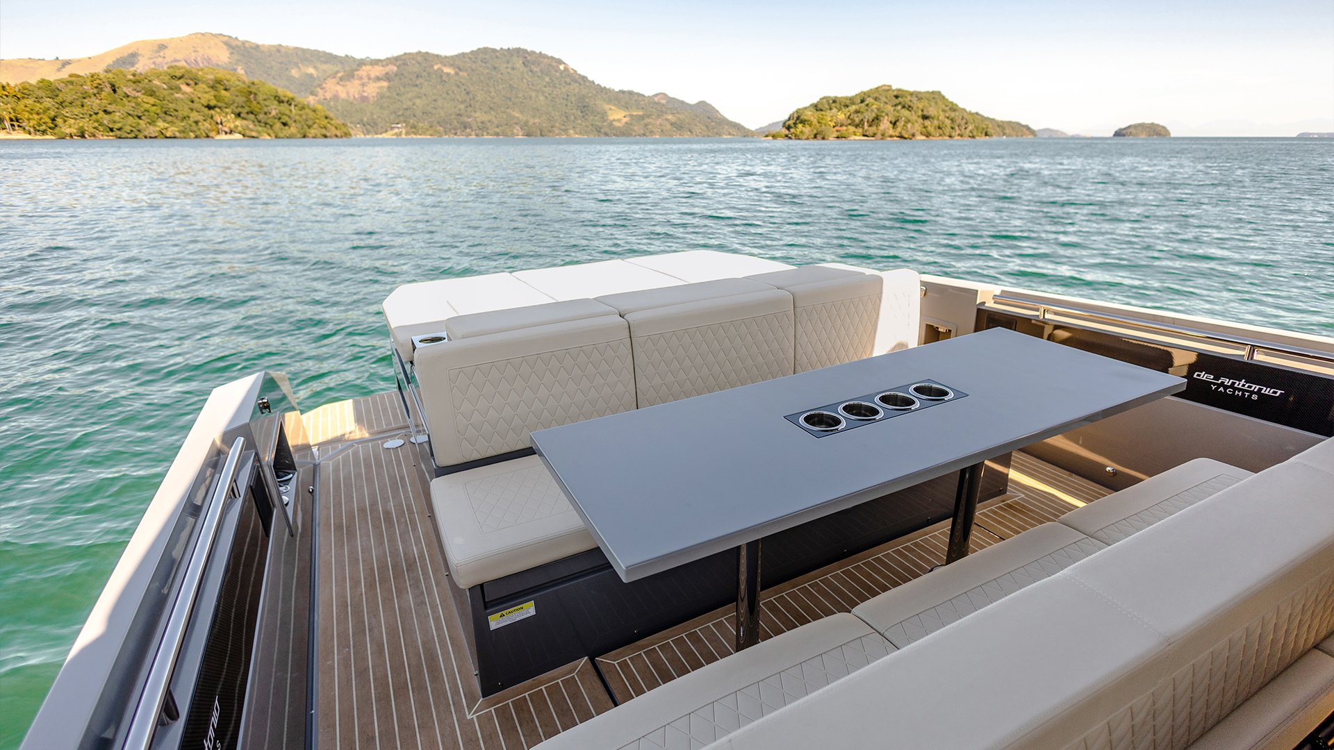 De Antonio Yachts D32