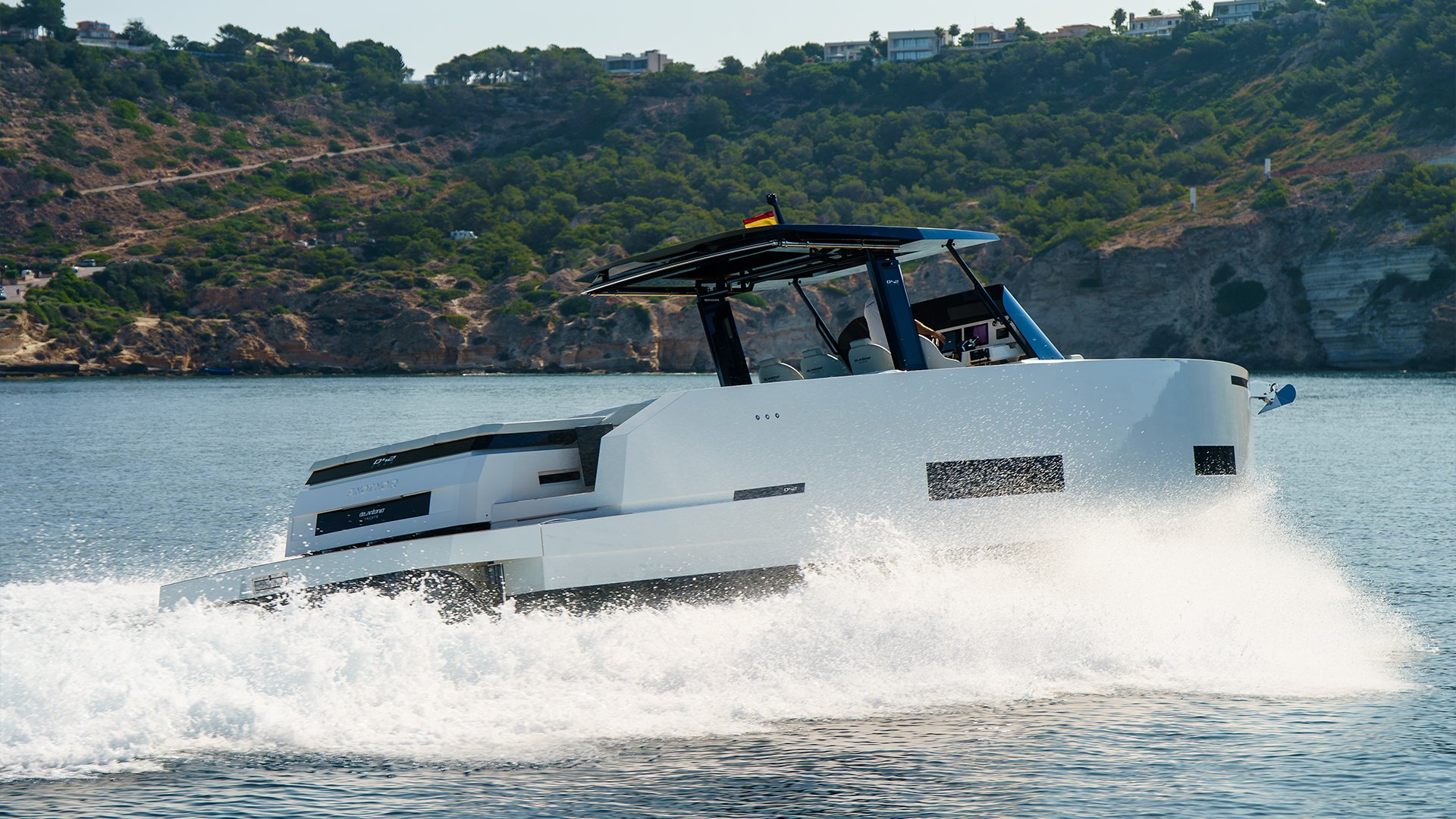 De Antonio D42 under way
