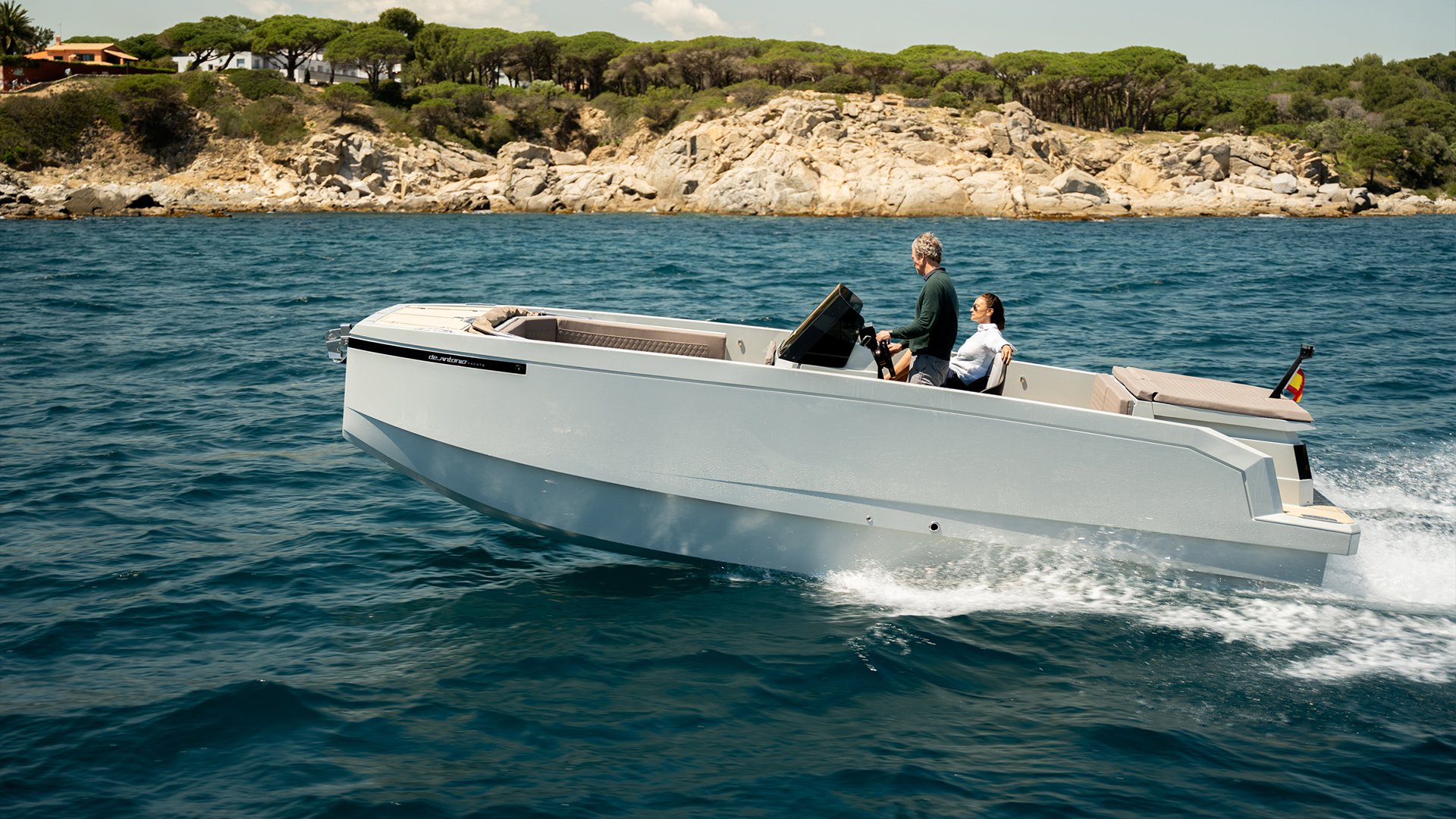 De Antonio Yachts E23