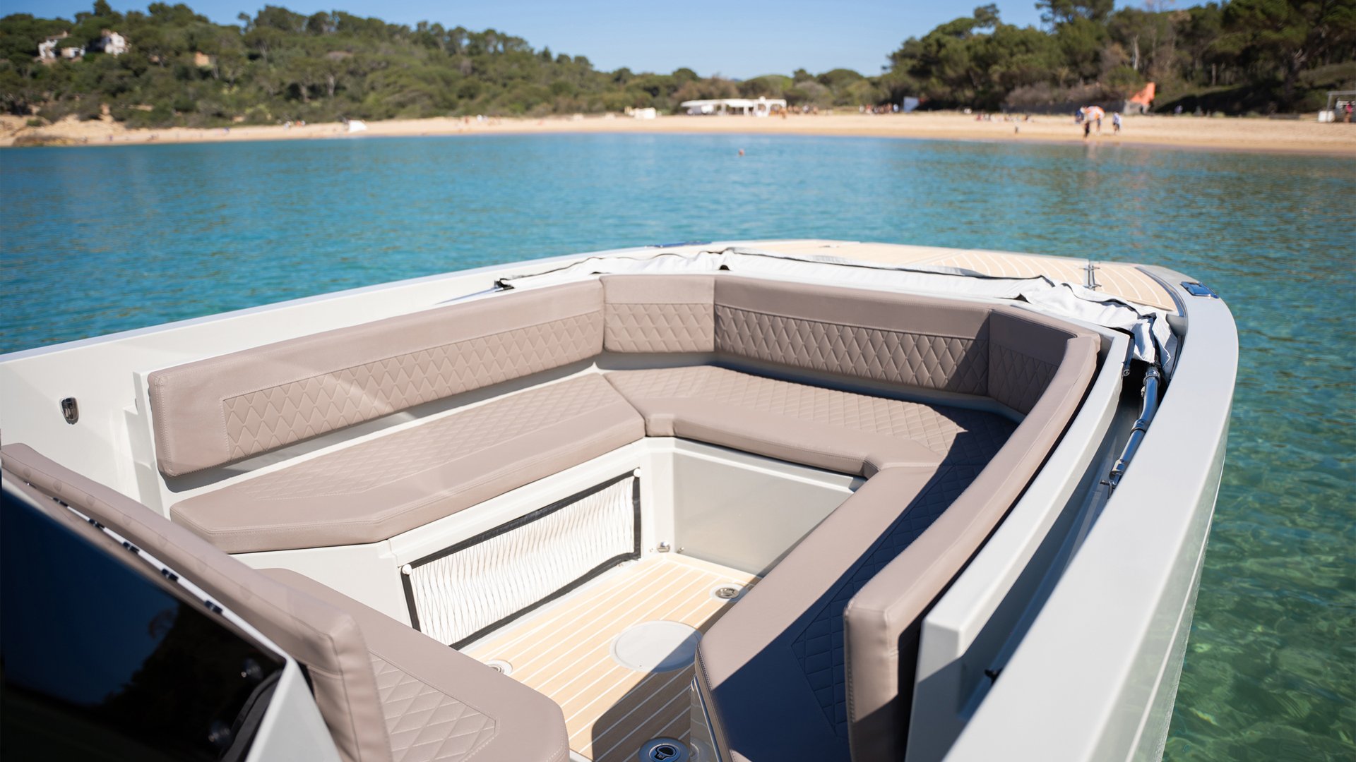 De Antonio Yachts E23